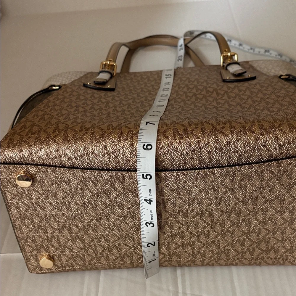 Michael Kors Voyager Large Color-Block Signature Logo Tote Bag ,camel,gold & tan - Picture 12 of 13